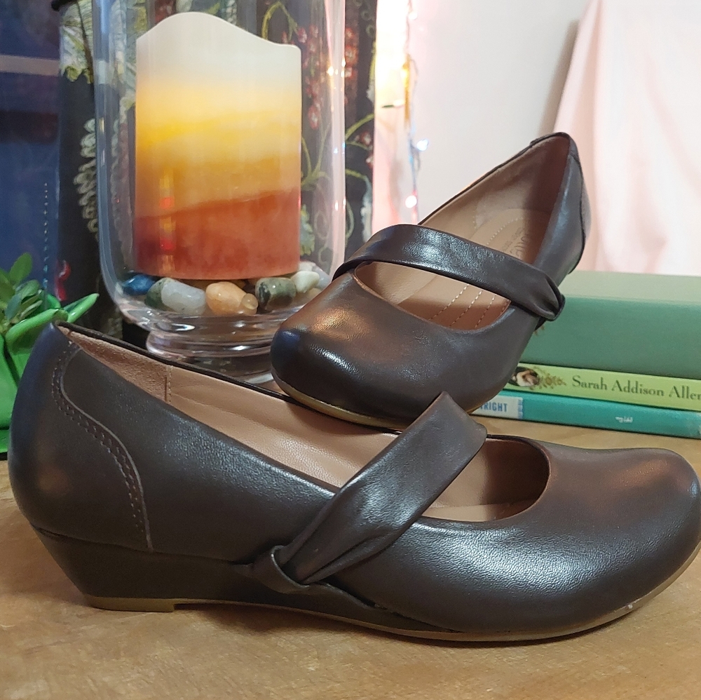 *Donated* Poplar brown mary jane wedges size 5 Women's